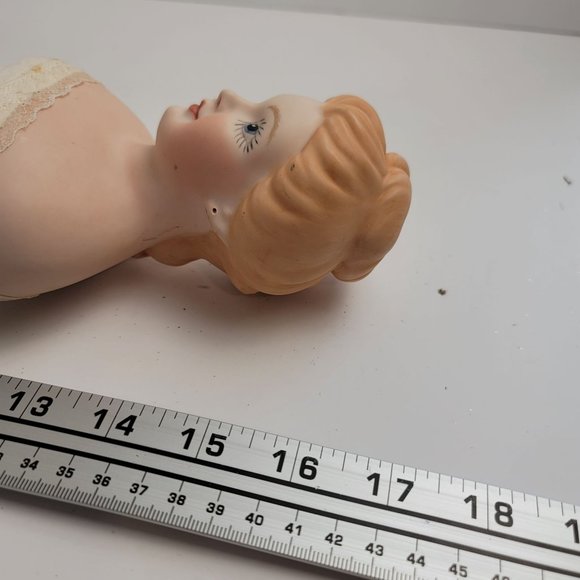 VINTAGE Victorian Style Porcelain Doll - Picture 6 of 7